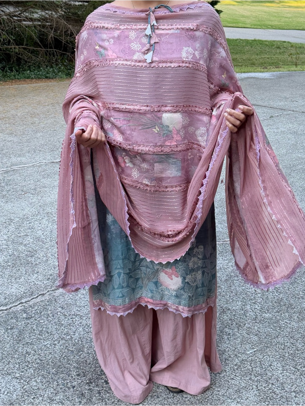 Women’s Pink Floral Embroidered Lounge Set - Elegant Comfortable Sleepwear